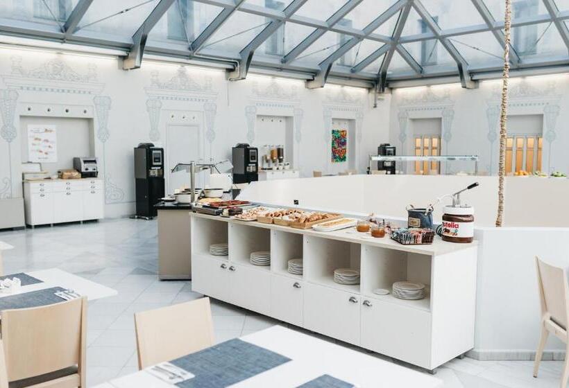 ホテル Oriente Atiram