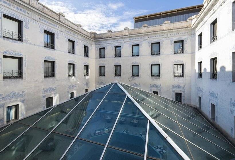 ホテル Oriente Atiram