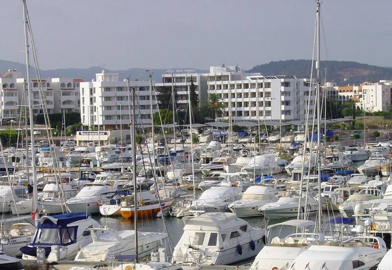 ホテル Tres Torres