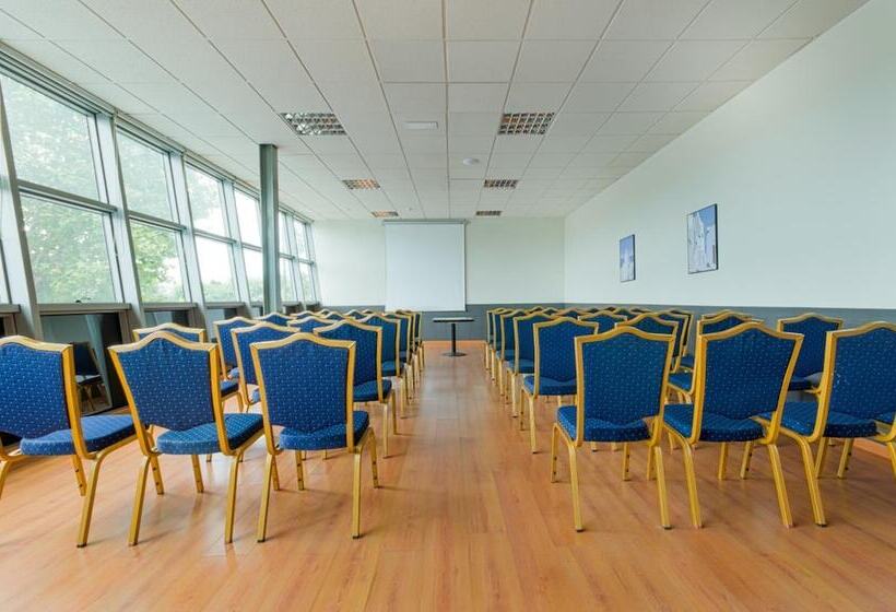 هتل Checkin Camino De Granada