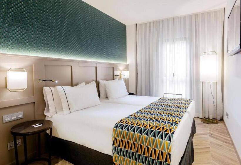 Отель Eurostars Puerta Real