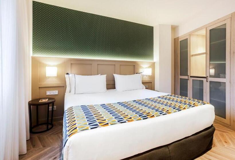 Отель Eurostars Puerta Real