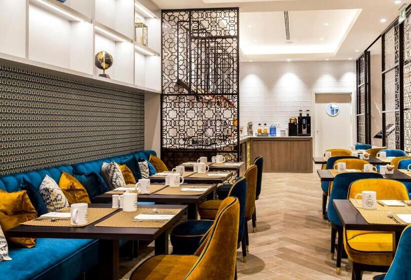 Отель Eurostars Puerta Real