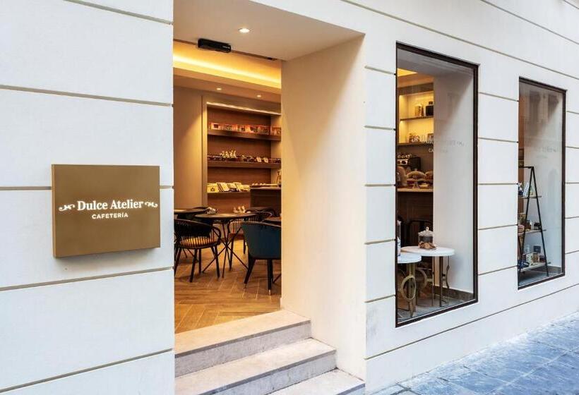 Отель Eurostars Puerta Real