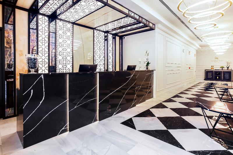 Отель Eurostars Puerta Real