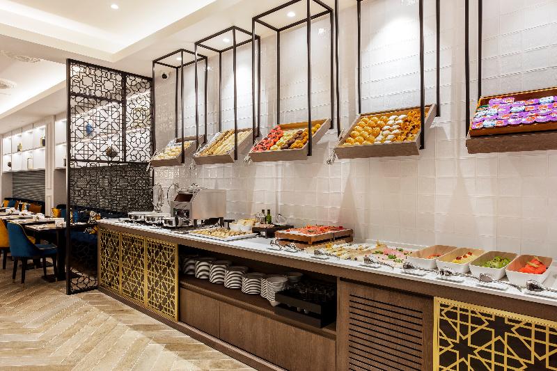 Отель Eurostars Puerta Real