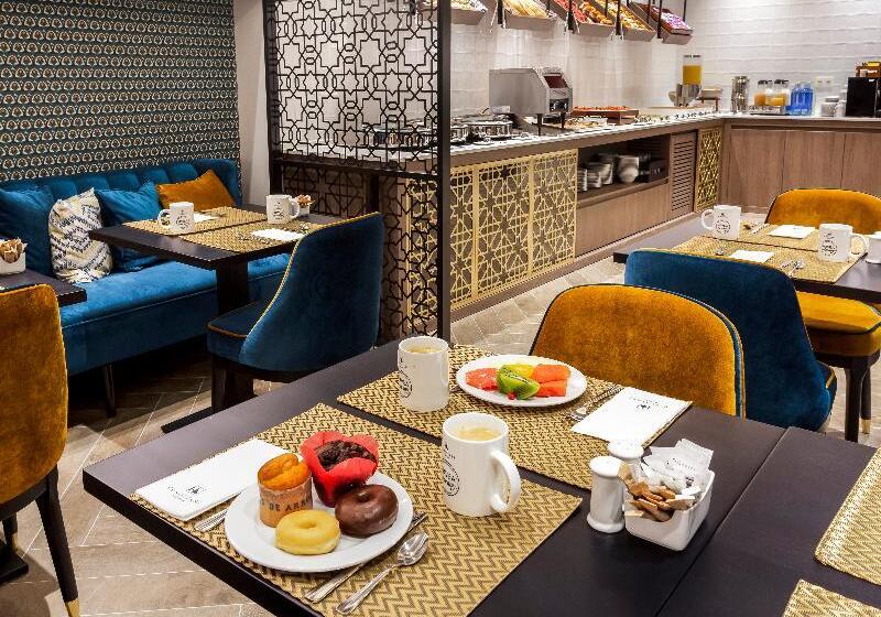 Отель Eurostars Puerta Real