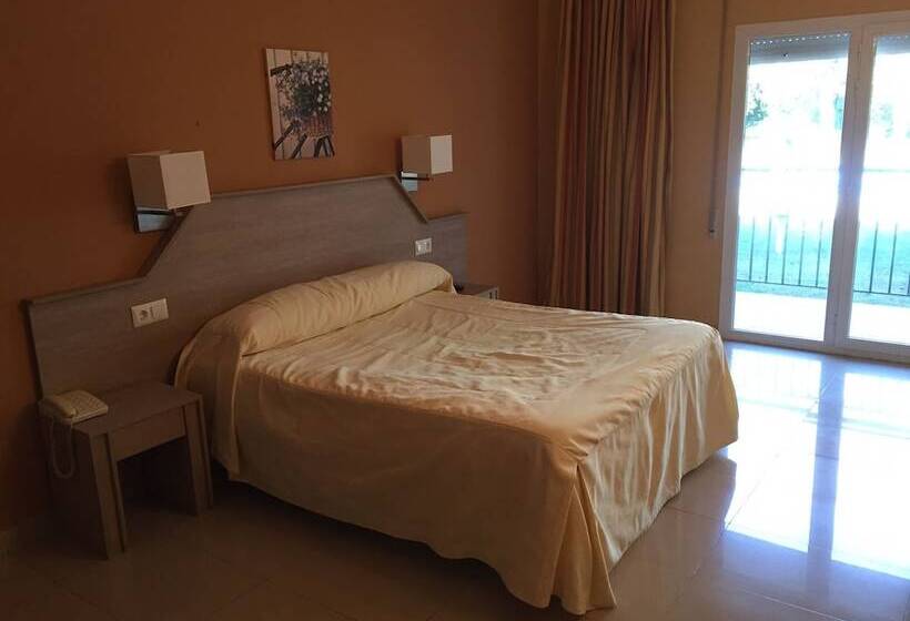 فندق Manzanares