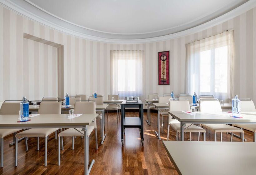 هتل NH Collection Victoria