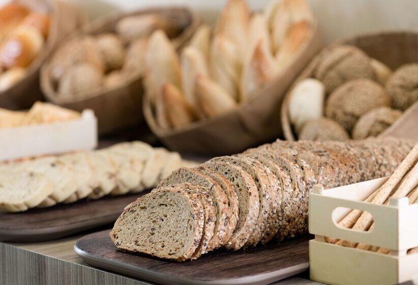 هتل NH Collection Victoria