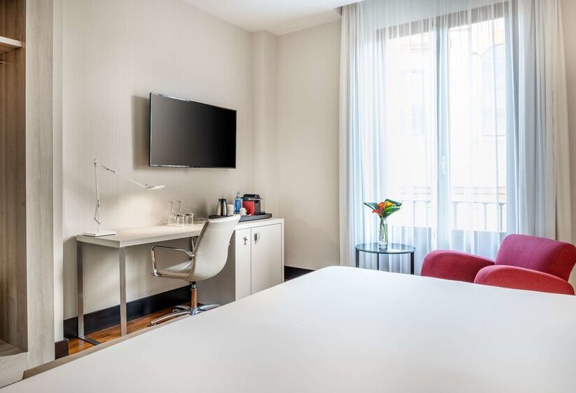 هتل NH Collection Victoria