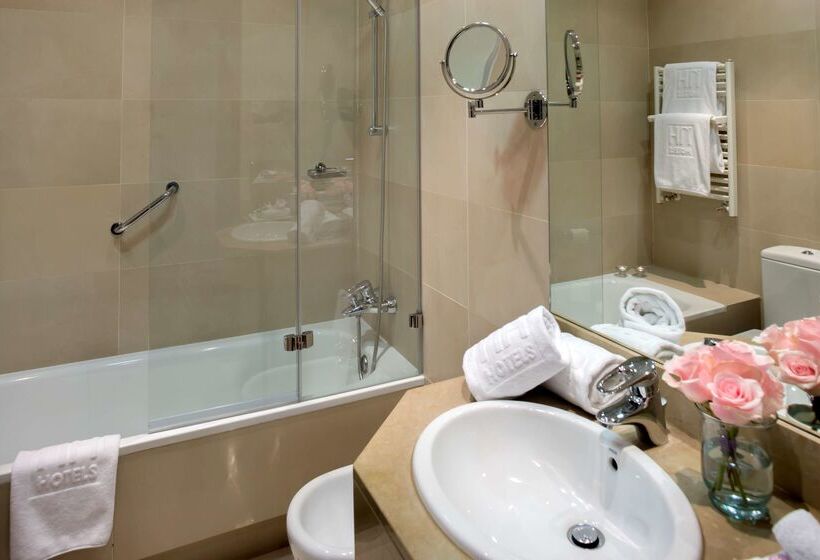 هتل NH Collection Victoria