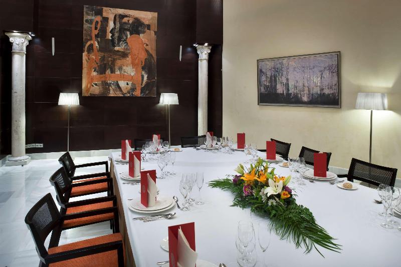 هتل NH Collection Victoria