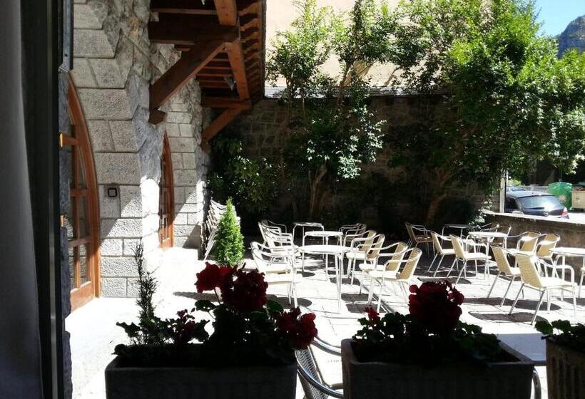فندق Villa De Canfranc