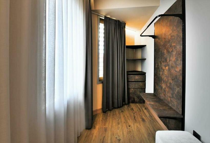 هتل Barcelo Ourense