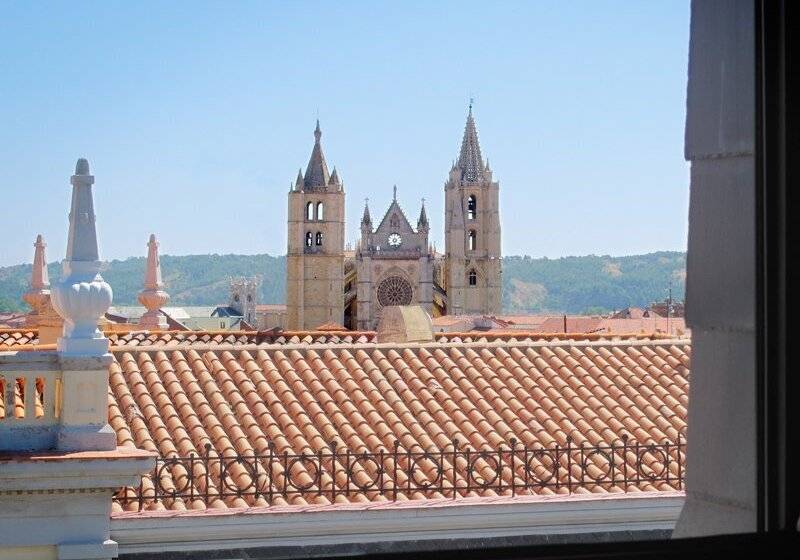 هتل Occidental Leon Alfonso V