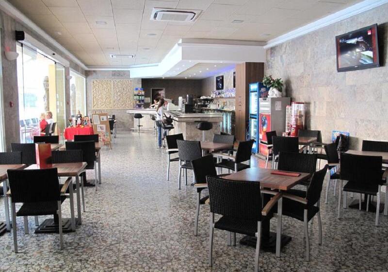 هتل La Palmera & Spa