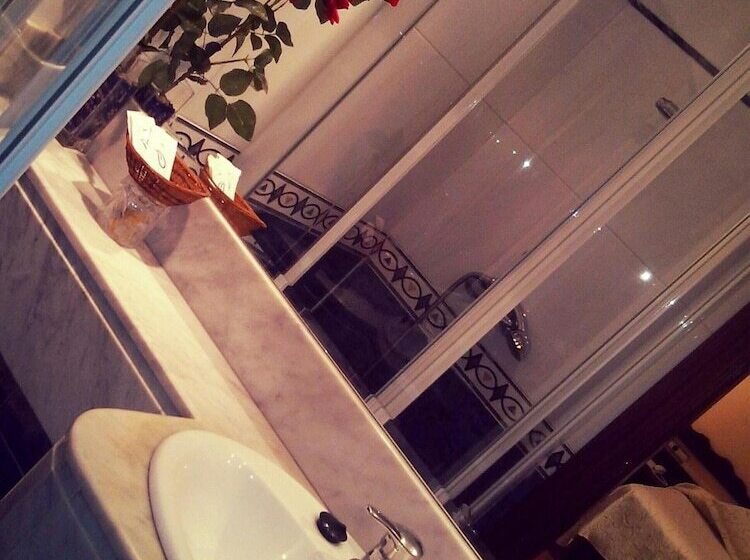 هتل Residencia Castellano I