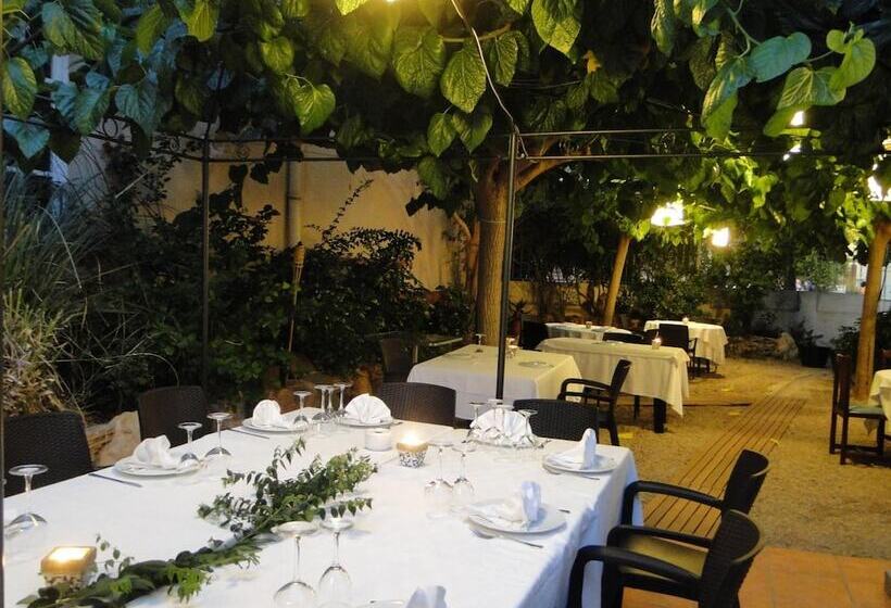 هتل Restaurant Llansola