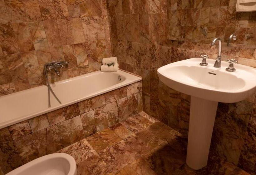 هتل Roger De Flor By Seleqtta