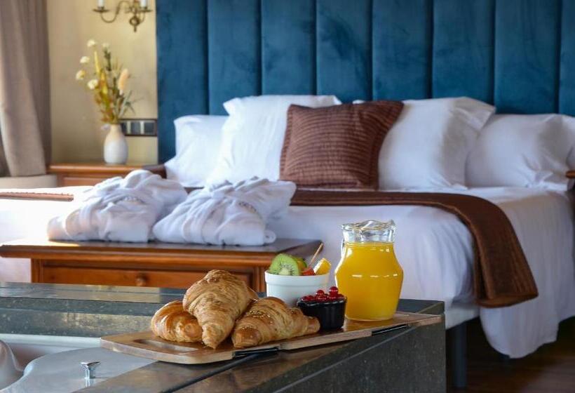 هتل Roger De Flor By Seleqtta