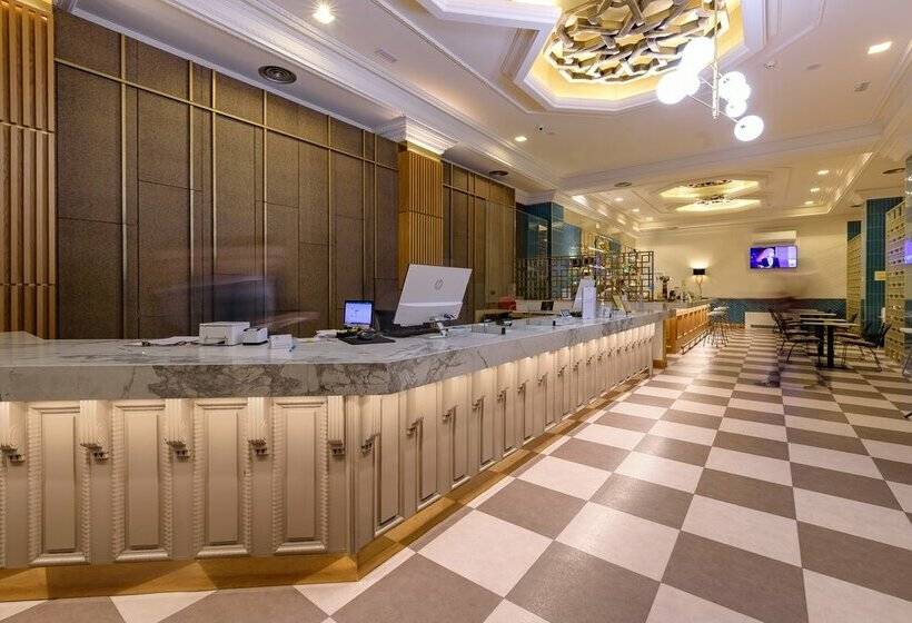 Отель Zentral Mayoral