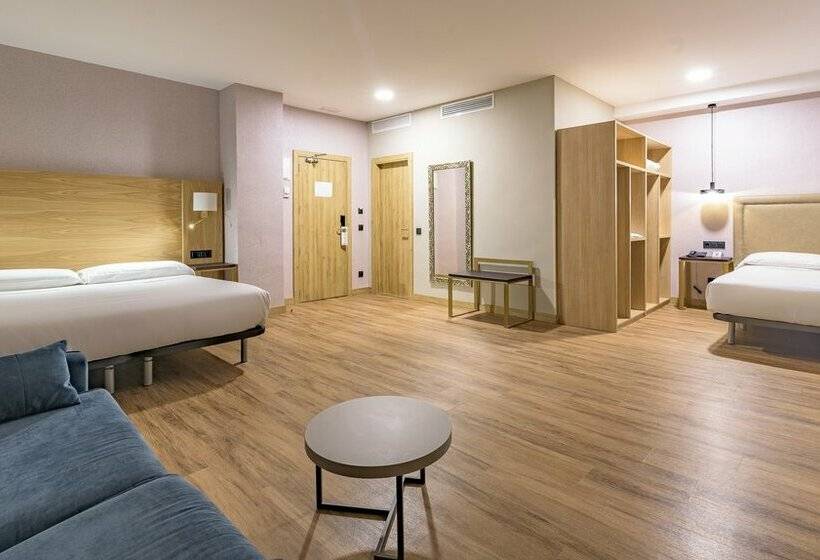 Отель Zentral Mayoral