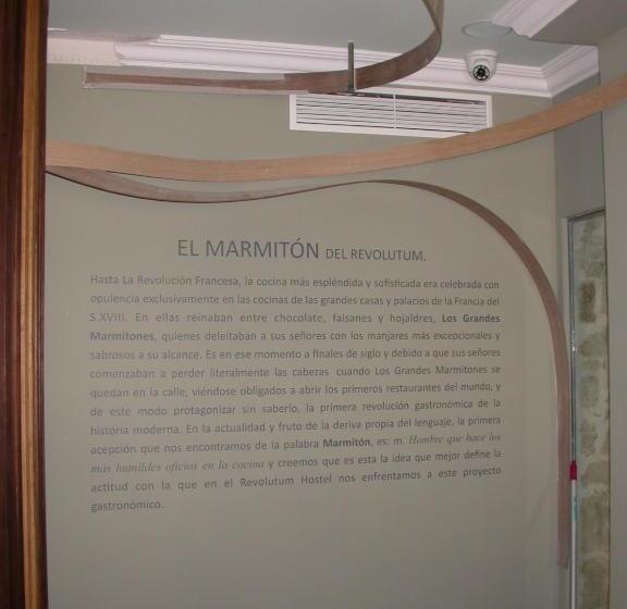 Albergue Revolutum Hostel