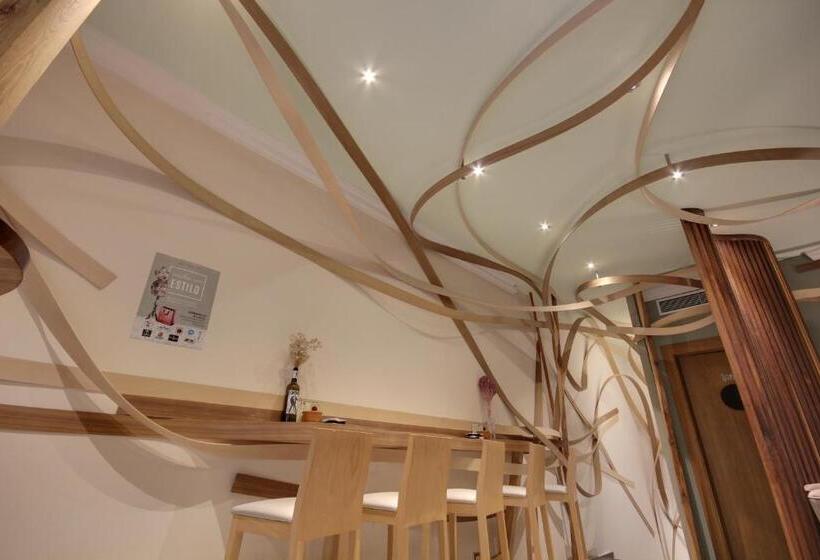 Albergue Revolutum Hostel