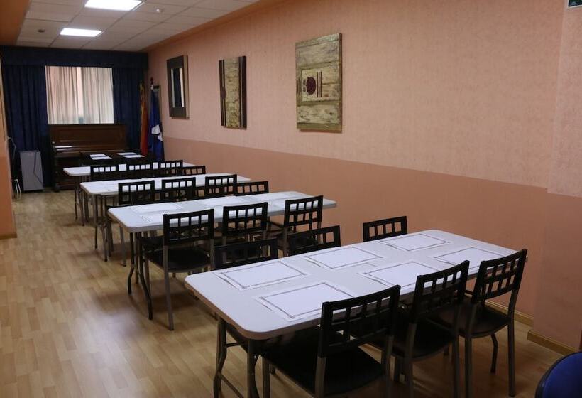 هتل Hostal Cataluña