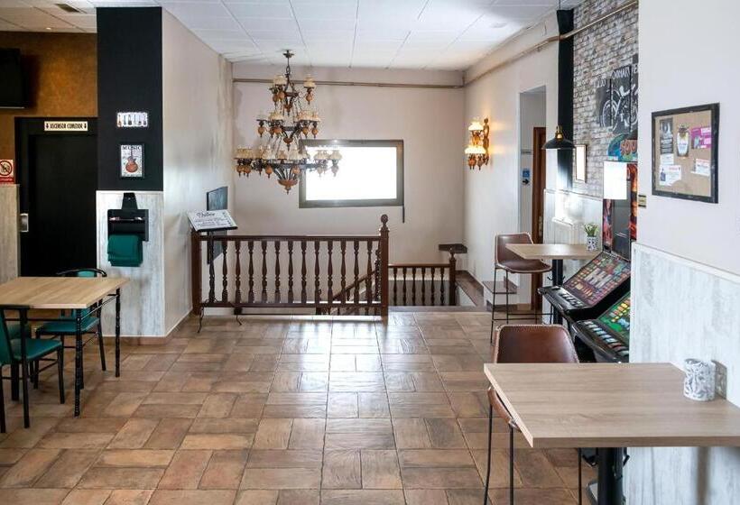 هتل Hostal El Trillero