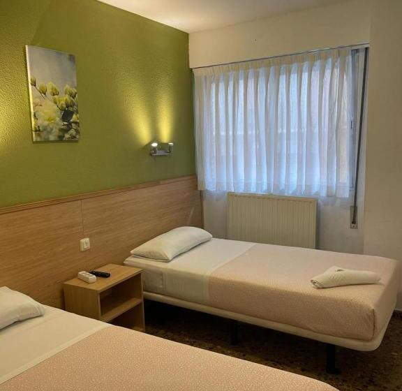 هتل Hostal Milmarcos