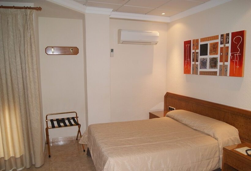 호텔 Hostal Moreno