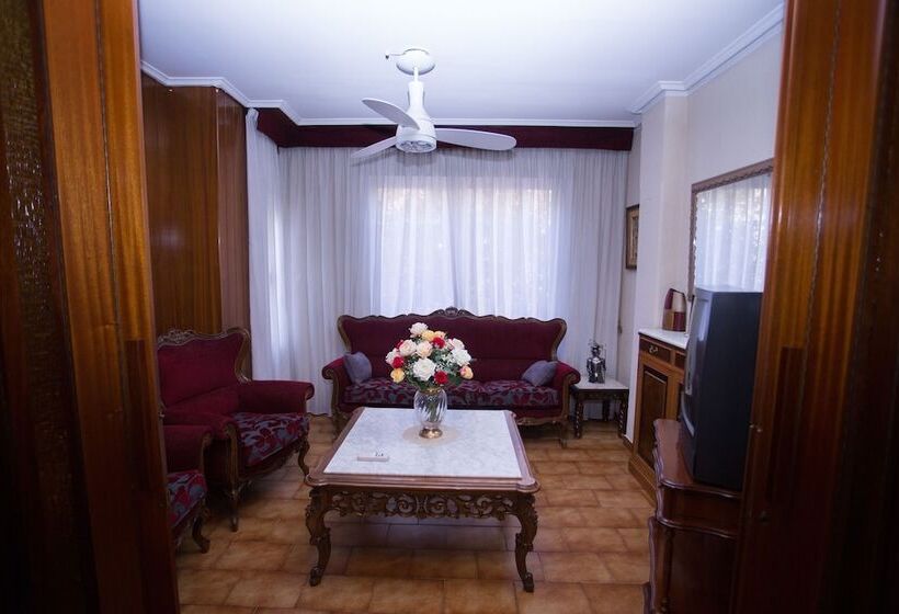 هتل Hostal Navarra