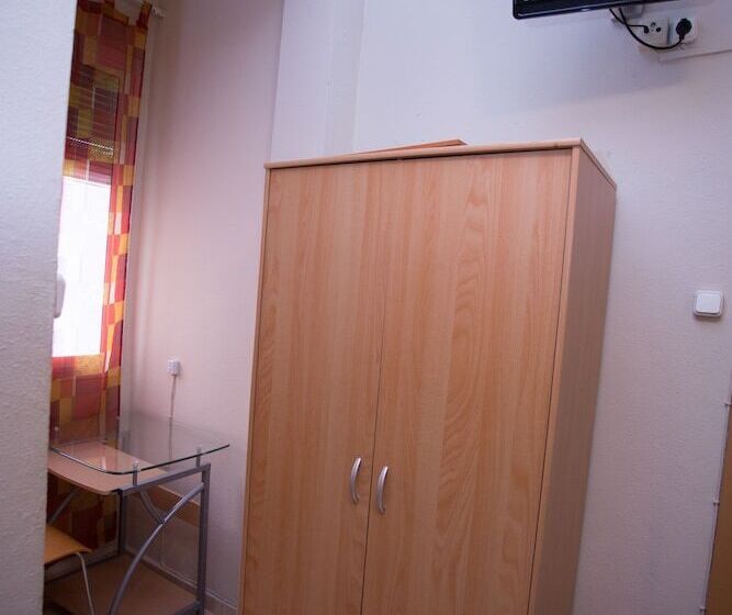 هتل Hostal Navarra