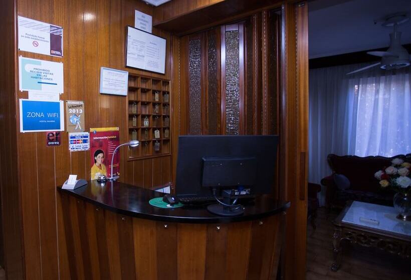 هتل Hostal Navarra