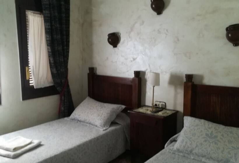 هتل Hostal Restaurante La Diligencia