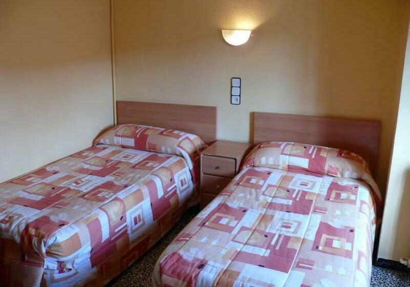 בית מלון כפרי Hostal Rodes