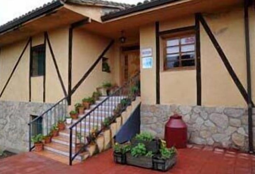 فندق فئة نجمة واحدة Hosteria Fontivieja
