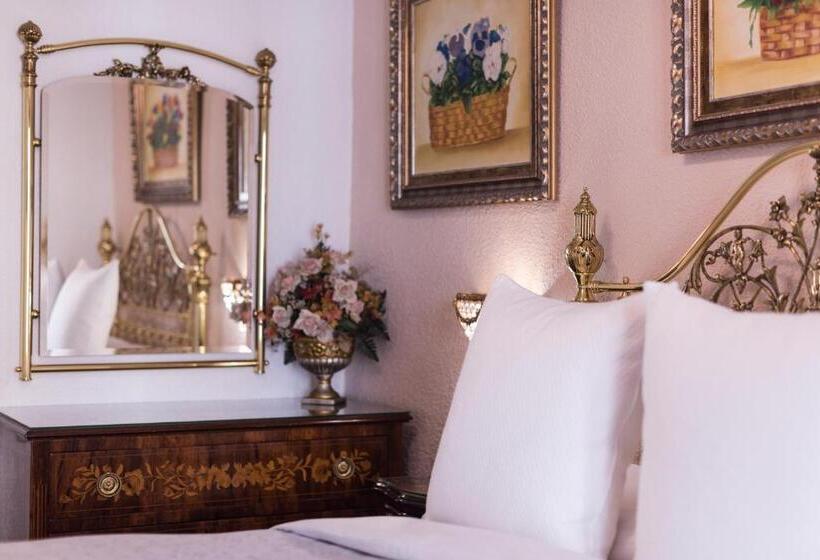 هتل Casa De Reyes