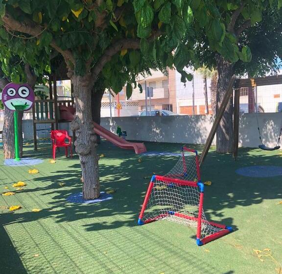 هتل Habitaciones Camping Ferrer