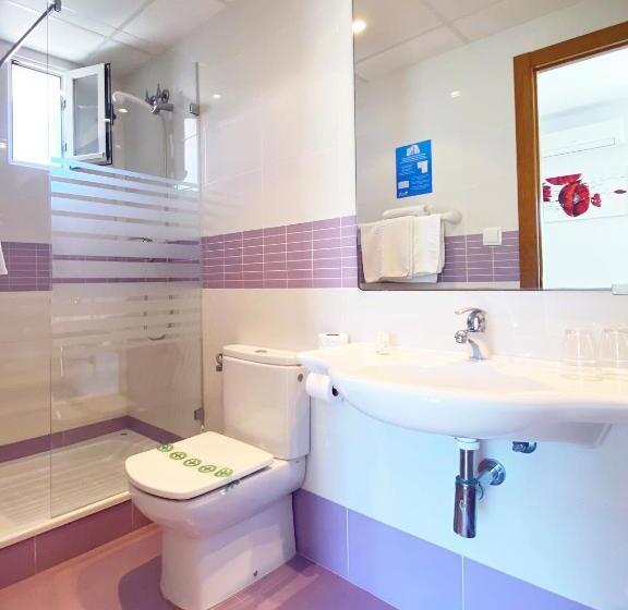 هتل Habitaciones Camping Ferrer