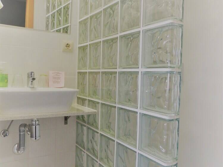 هتل Hostal Can Massot