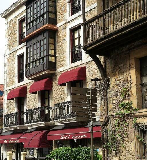 هتل Hostal Esmeralda