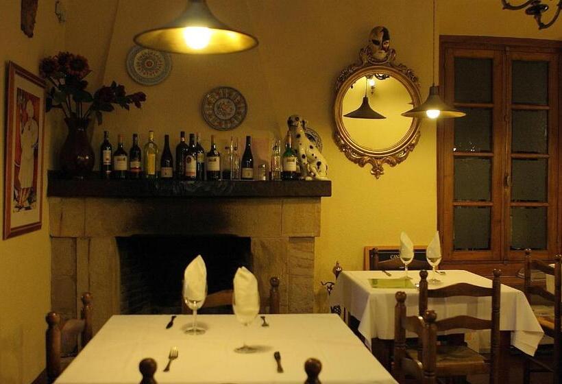 هتل Hostal Esmeralda