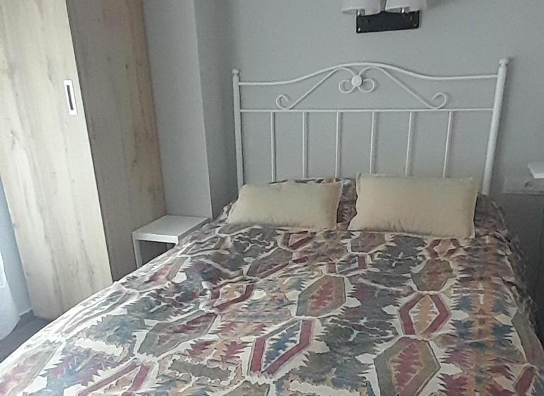 هتل Hostal Hispano