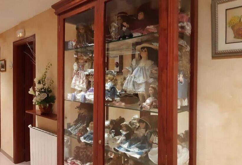 هتل Hostal La Placeta