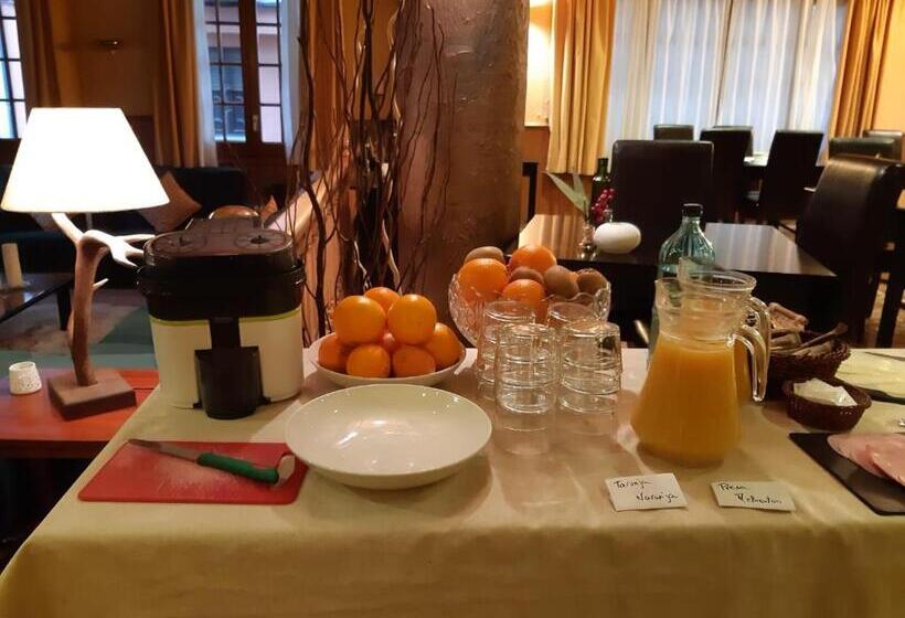 هتل Hostal La Placeta