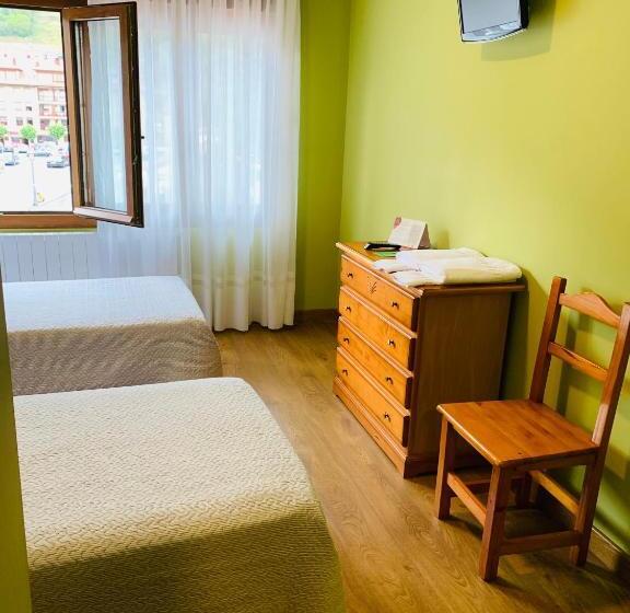 فندق Hostal La Serna