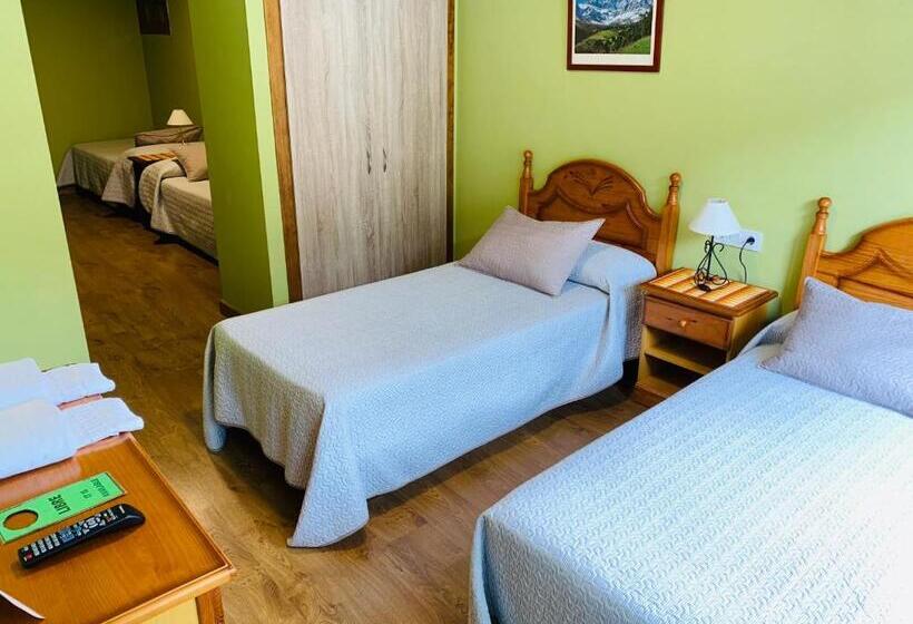 فندق Hostal La Serna
